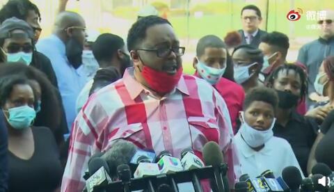 ����������7ǹ���������˸��׷�����ƾʲô��ǹ��